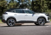MDP Peugeot 2008 GT accion perfil ¿Por qué el Peugeot 2008 es el SUV compacto más esperado del 2026 en Argentina?