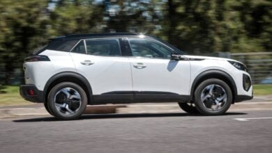 ¿Por qué el Peugeot 2008 es el SUV compacto más esperado del 2026 en Argentina? MDP Peugeot 2008 GT accion perfil ¿Por qué el Peugeot 2008 es el SUV compacto más esperado del 2026 en Argentina?