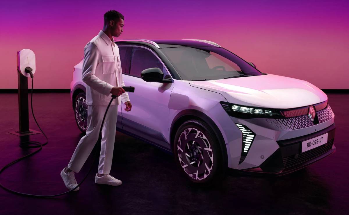 MDP Renault Scenic E Tech Electric cargando ¿El Renault Scenic E-Tech 2026 redefine el estándar de los crossovers eléctricos?