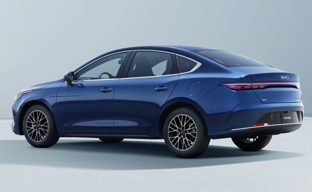 MDP Sedan BYD King 2025 trasera BYD King: El Nuevo Sedán Híbrido que Ha Sorprendido al Mercado Brasileño