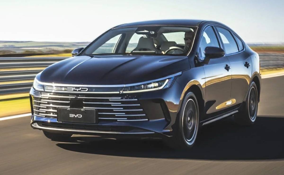 MDP Sedan BYD King accion 1 BYD King: El Nuevo Sedán Híbrido que Ha Sorprendido al Mercado Brasileño