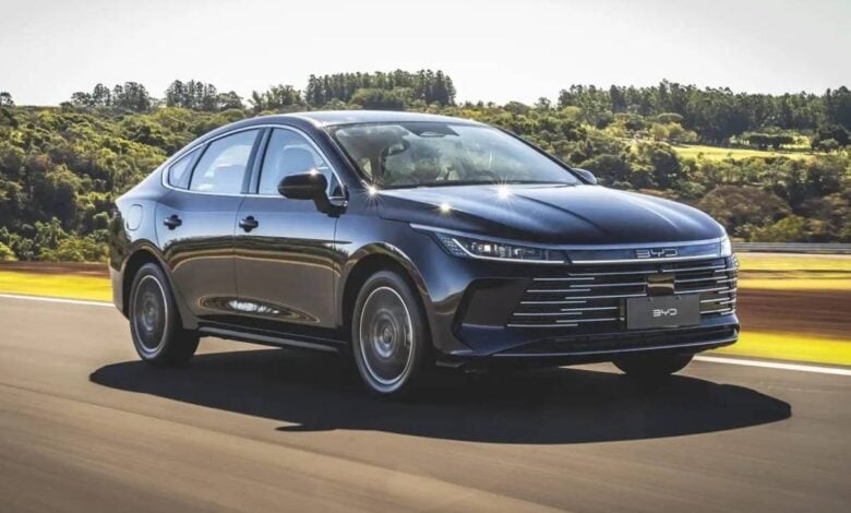 MDP Sedan BYD King accion BYD King: El Nuevo Sedán Híbrido que Ha Sorprendido al Mercado Brasileño