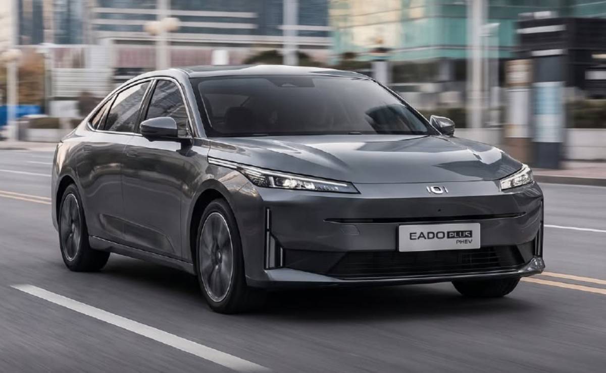 El Impactante Arribo del Changan Eado Plus al Mercado Argentino: ¿Un Nuevo Competidor para el Toyota Corolla? MDP Sedan Changan Eado PHEV accion El Impactante Arribo del Changan Eado Plus al Mercado Argentino: ¿Un Nuevo Competidor para el Toyota Corolla?