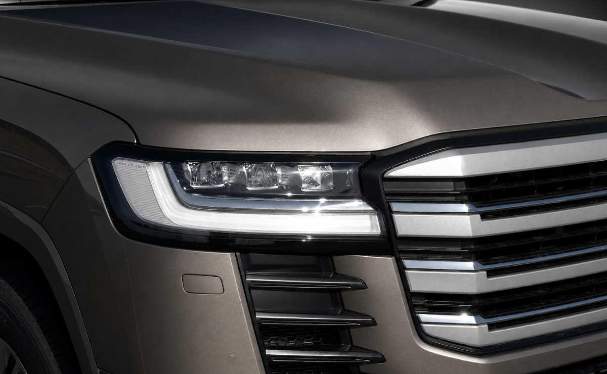 MDP Toyota Land Cruiser hibrido 1 1 La Cabina del Futuro: Minimalismo y Tecnología en el Diseño de Vehículos Actuales