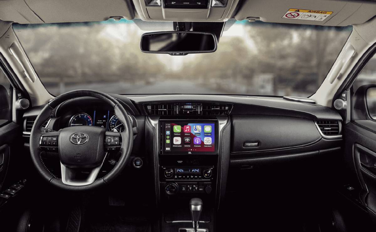 MDP Toyota SW4 interior Descubre la Toyota SW4 SRX 2024: Un SUV que combina elegancia y robustez