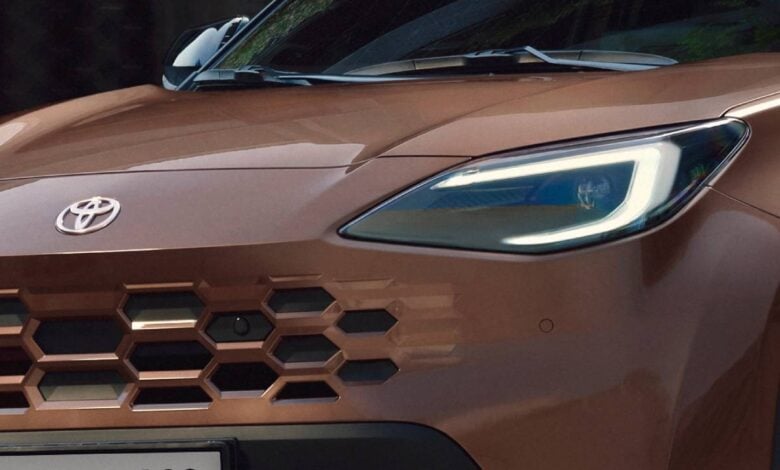Toyota Yaris Cross 2026: Una Apuesta Segura con Motor Híbrido y Consumo Reducido MDP Toyota Yaris Cross 2026 teaser 1 Toyota Yaris Cross 2026: Una Apuesta Segura con Motor Híbrido y Consumo Reducido