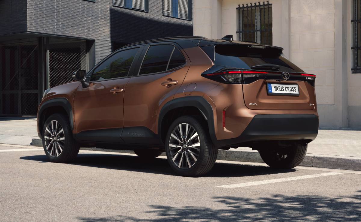 Toyota Yaris Cross 2026: Una Apuesta Segura con Motor Híbrido y Consumo Reducido MDP Toyota Yaris Cross 2026 trasera 1 Toyota Yaris Cross 2026: Una Apuesta Segura con Motor Híbrido y Consumo Reducido