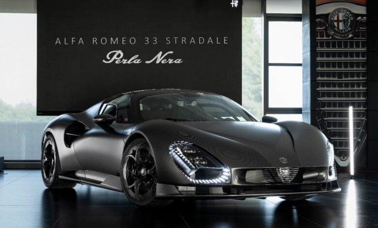 MDP alfa romeo 33 stradale perla nera 620 cv 1200x740 1 El Arte del Carbono Visible: La Tendencia que Cautiva a los Autos de Lujo