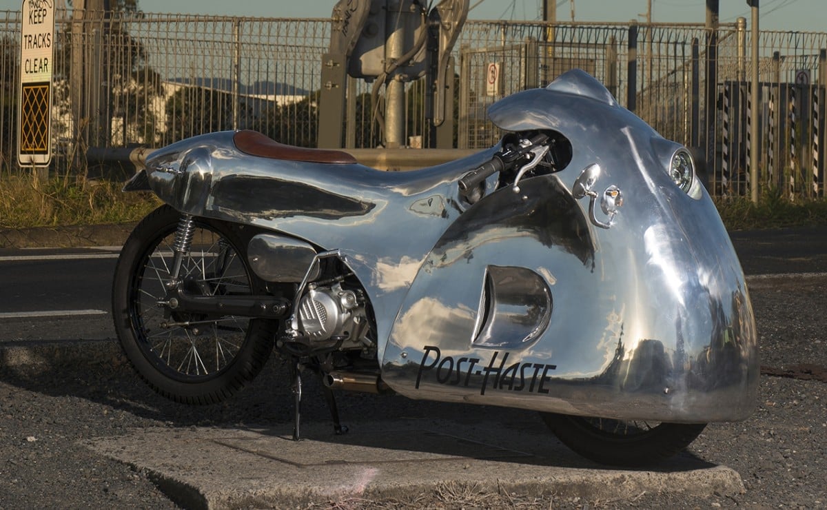La revolución cultural de la Postie Bike: De entregas postales a joya del motociclismo MDP de una moto de cartero de 105 cc a escul La revolución cultural de la Postie Bike: De entregas postales a joya del motociclismo