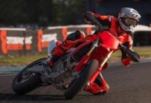 MDP ducati desmo450sm 2 La Ducati Supermotard Desmo450 SM: Revolución Desmodrómica en Europa