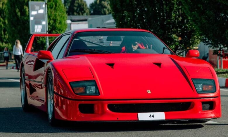 Redescubre la velocidad: Explora el circuito abandonado de Fórmula 1 MDP hamilton compr la ferrari f40 con 69 km 1200x740 1 Redescubre la velocidad: Explora el circuito abandonado de Fórmula 1