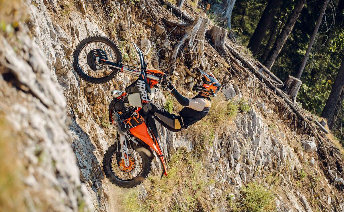MDP ktm exc 300 hardenduro3 La KTM 300 EXC HARDENDURO 2027: Potencia y Rendimiento para los Amantes del Enduro Extremo