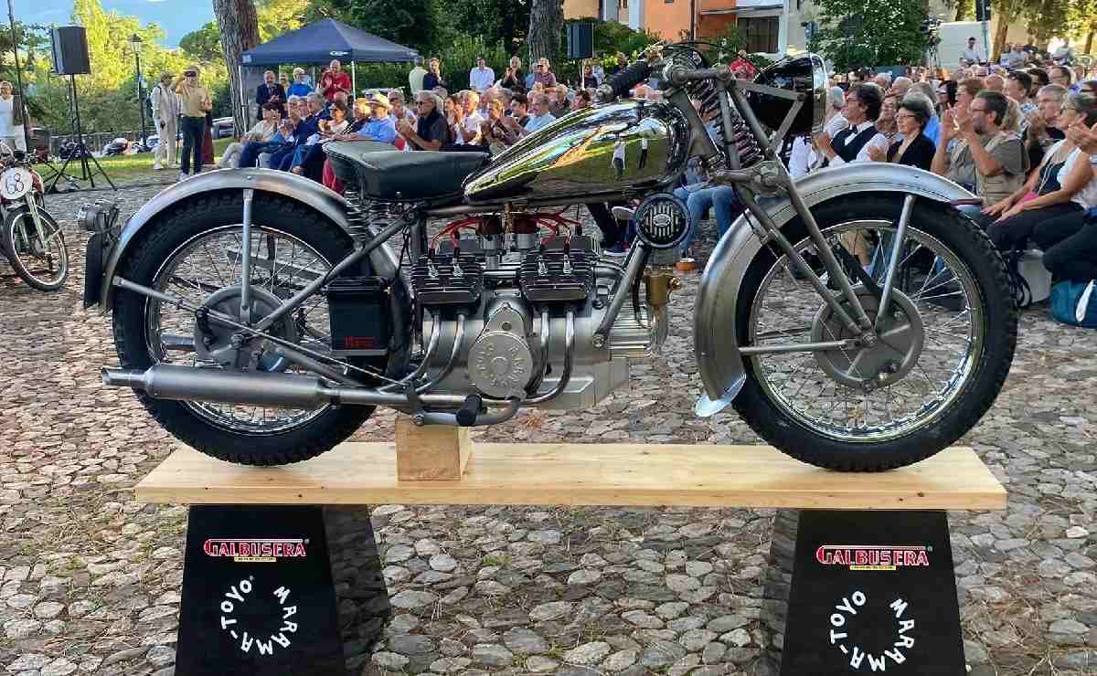 El Regreso de una Leyenda: La Moto con Motor V8 de 500 cc y su Increíble Restauración MDP moto v8 dos tiempo 1 El Regreso de una Leyenda: La Moto con Motor V8 de 500 cc y su Increíble Restauración