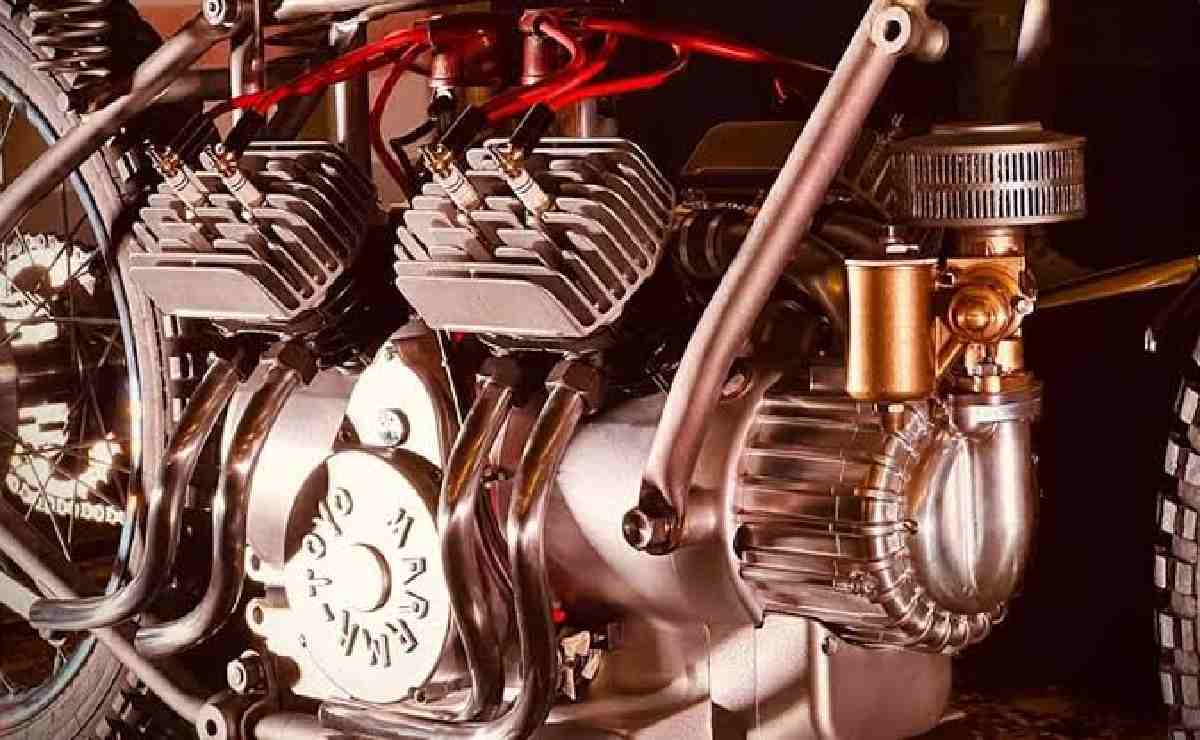 El Regreso de una Leyenda: La Moto con Motor V8 de 500 cc y su Increíble Restauración MDP moto v8 dos tiempo 2 El Regreso de una Leyenda: La Moto con Motor V8 de 500 cc y su Increíble Restauración
