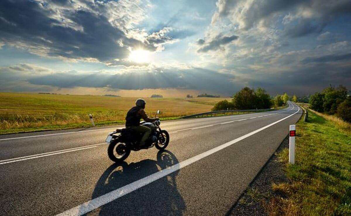 MDP viaje con una moto de calle Descubre el Verdadero Espíritu de la Aventura: ¿Viajar Solo o en Grupo en Moto?