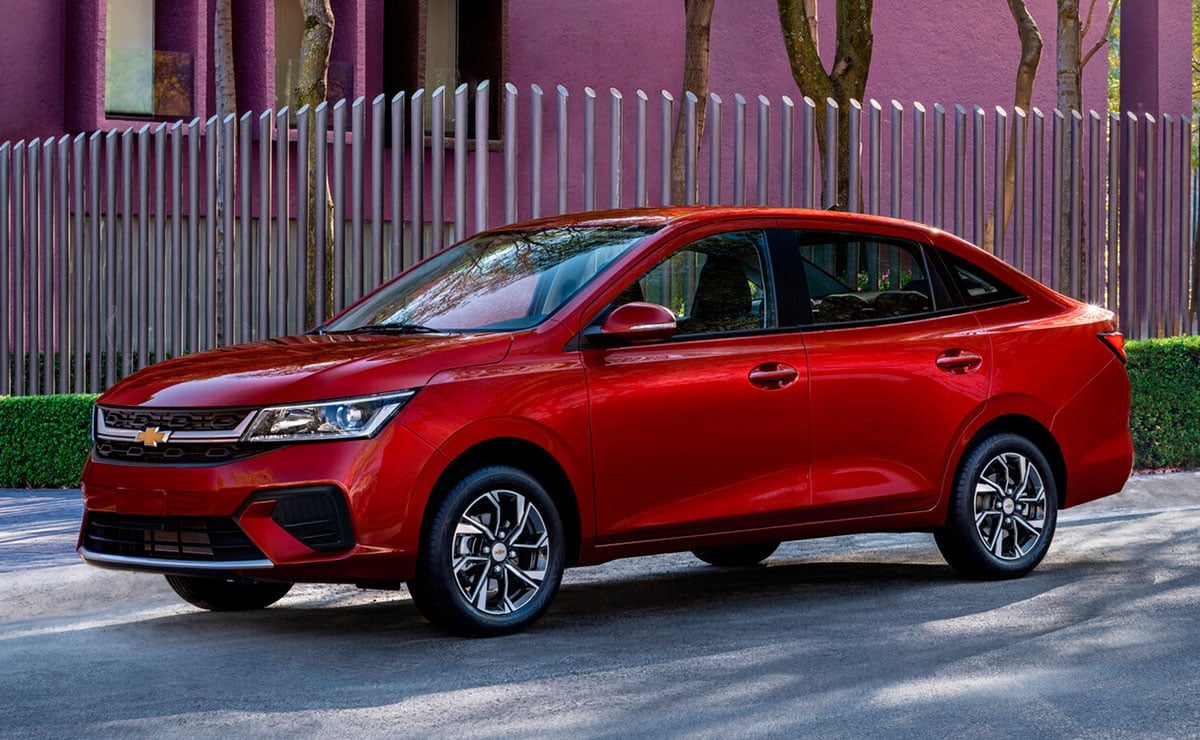 MDP Chevrolet Aveo sedan frente Chevrolet Aveo Sedán 2025: Un Juego de Precios que Sacude el Mercado de Autos Nuevos y Usados en México