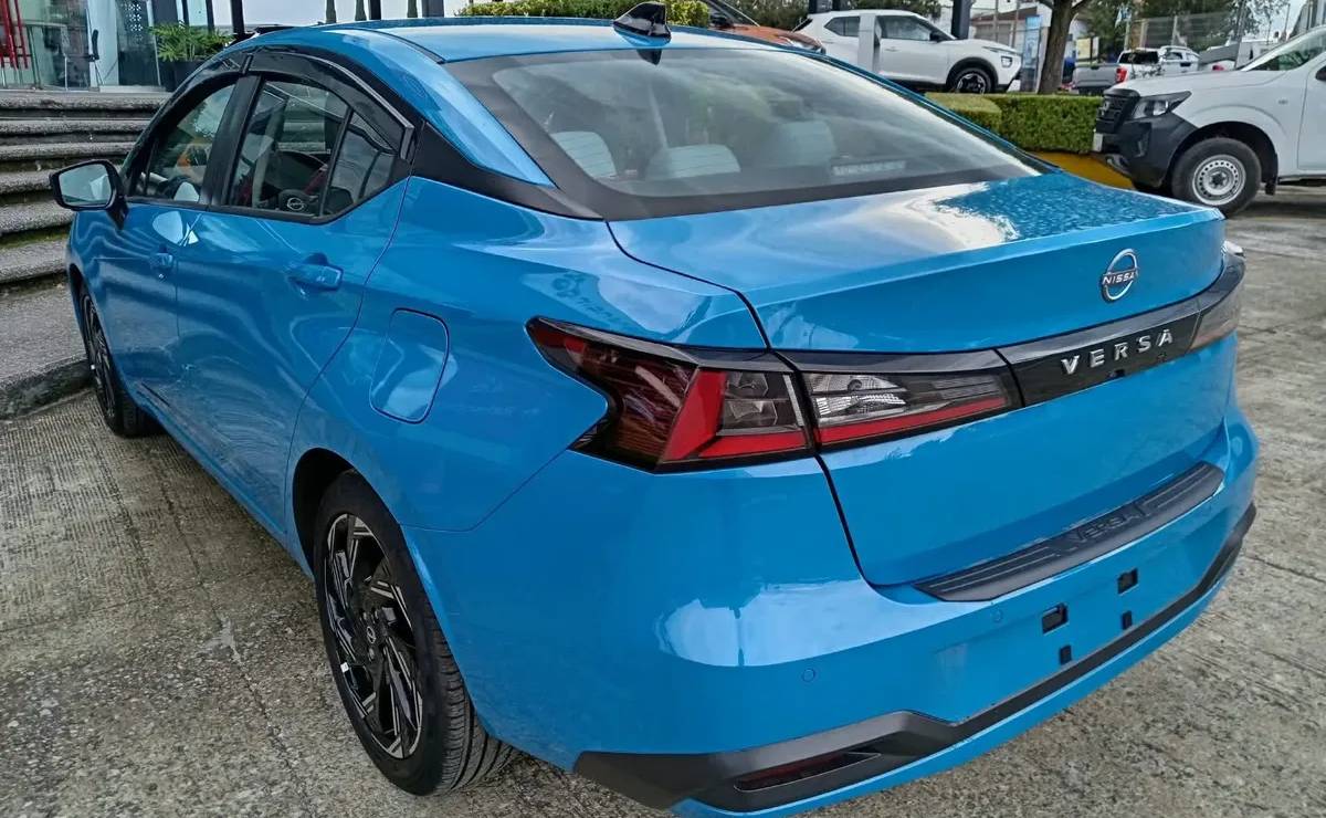 Nissan Versa 2027: Un Renovado Favorito con Mejora en Conectividad y Seguridad MDP Nuevo Nissan Versa 2027 trasera Nissan Versa 2027: Un Renovado Favorito con Mejora en Conectividad y Seguridad