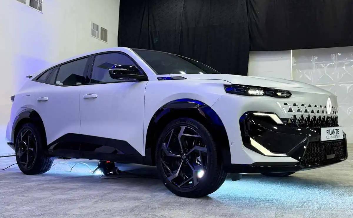MDP Renualt Filante frente Renault Filante Esprit Alpine E-Tech Hybrid: La Nueva Joya del Mercado Colombiano