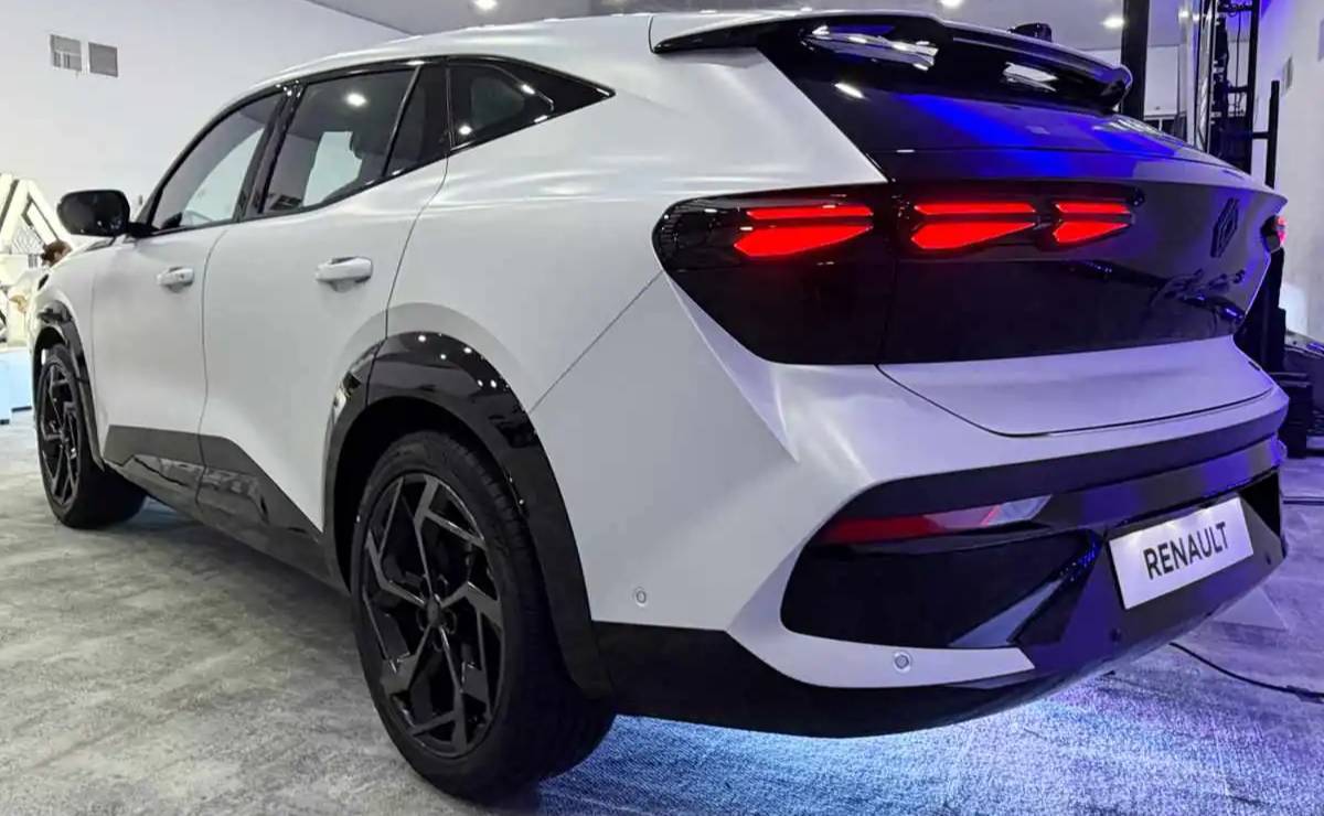 MDP Renualt Filante trasera Renault Filante Esprit Alpine E-Tech Hybrid: La Nueva Joya del Mercado Colombiano