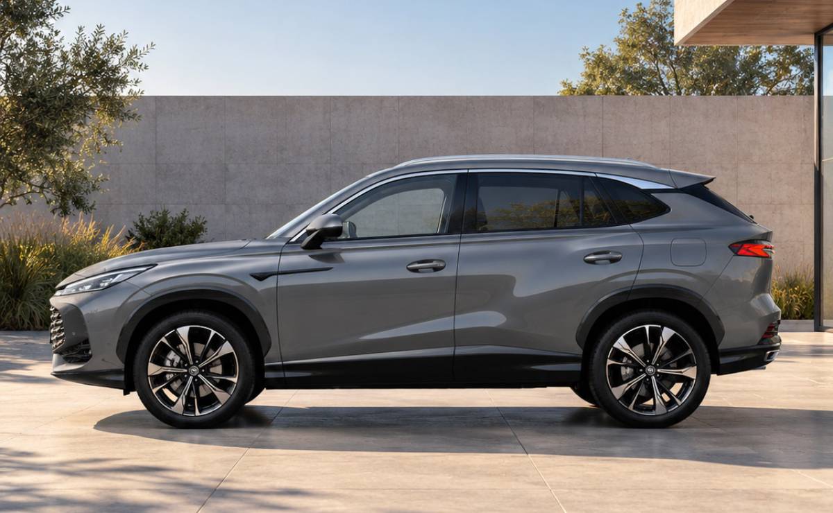 El Nuevo Contendiente Híbrido: Un C-SUV PHEV que Promete Innovación MDP SUV MG HS Hybrid perfil 1 El Nuevo Contendiente Híbrido: Un C-SUV PHEV que Promete Innovación
