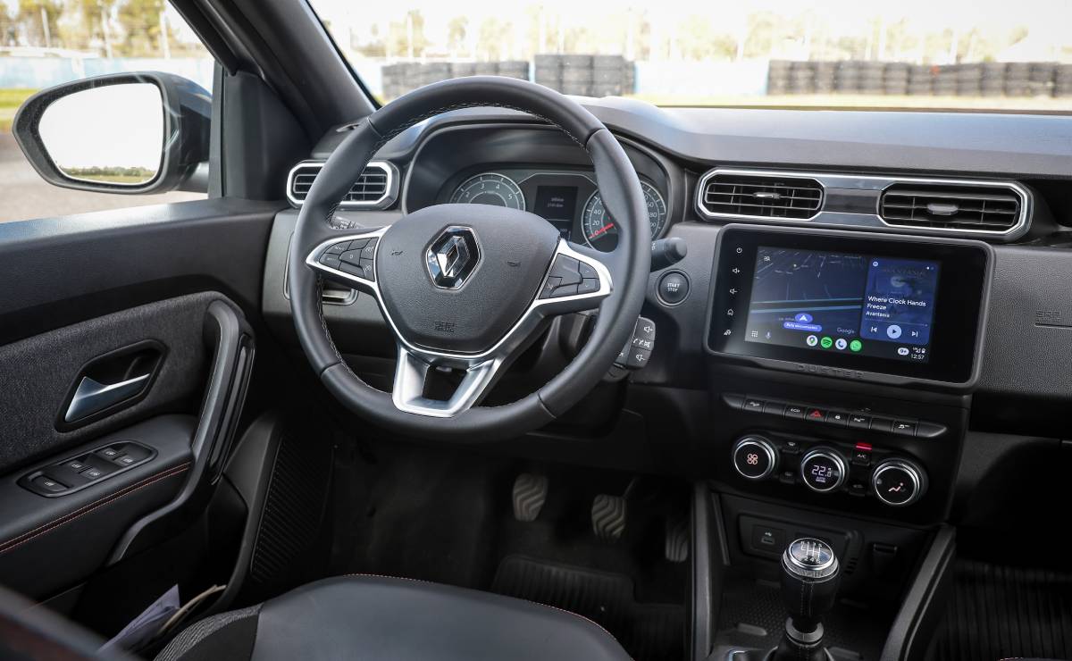MDP SUV Renault Duster Iconic interior Renault Duster Iconic 4x4: Un Ascenso en Precio con Tecnología Renovada