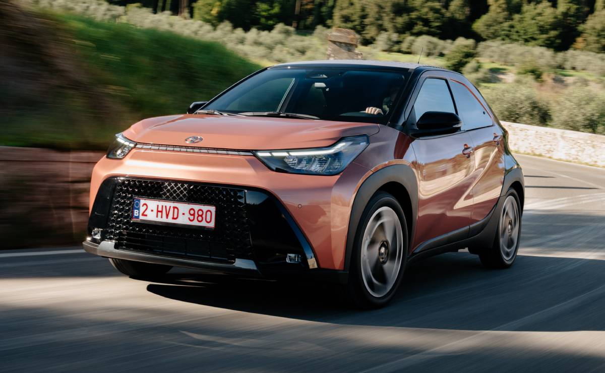 Toyota Aygo X Cross vs. Yaris: ¿Cuál es el híbrido que necesitas? MDP Toyota Aygo X Cross Hybrid accion Toyota Aygo X Cross vs. Yaris: ¿Cuál es el híbrido que necesitas?
