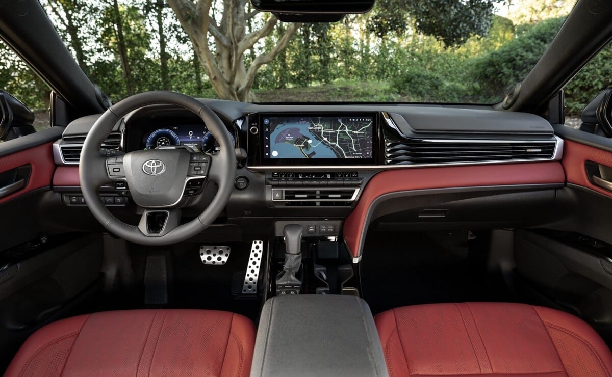 Toyota Camry 2027: El Futuro Híbrido Abre Caminos en Estados Unidos MDP Toyota Camry 2027 interior Toyota Camry 2027: El Futuro Híbrido Abre Caminos en Estados Unidos