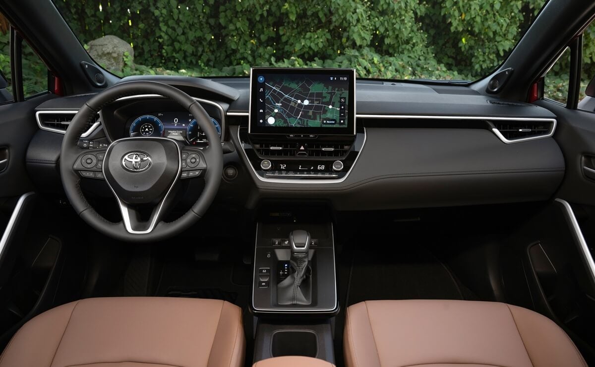 MDP Toyota Corolla Cross interior Toyota Corolla Cross 2027: ¿La SUV que redefine el segmento C con su nueva gama híbrida?