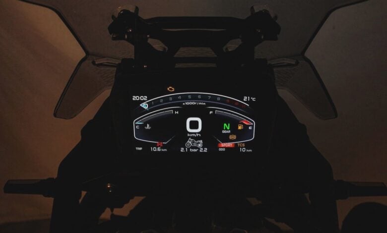 Voge 900 DSX 2024: Desafiando las dudas sobre las motos chinas con un rendimiento sorprendente MDP Voge 900 DSX odometro Voge 900 DSX 2024: Desafiando las dudas sobre las motos chinas con un rendimiento sorprendente