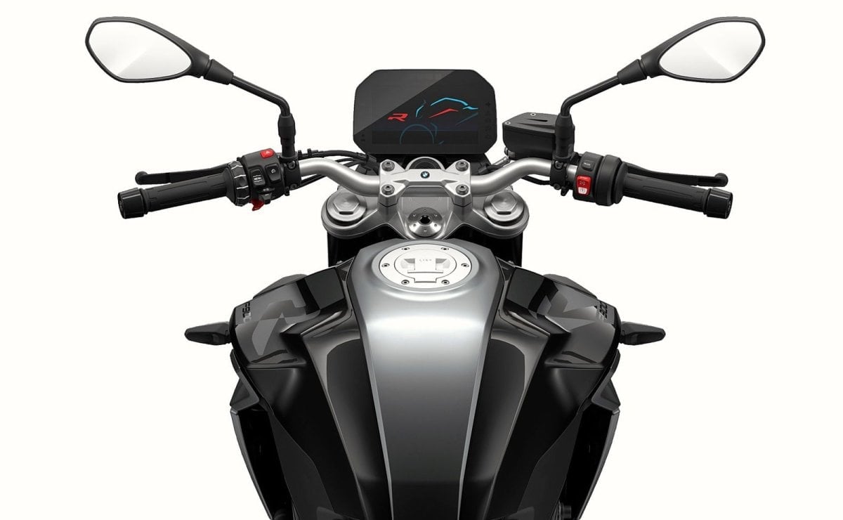 MDP bmw f900 black edition4 1 ¿Revolución en las Dos Ruedas? La Electrónica Redefiniendo el Rol del Conductor