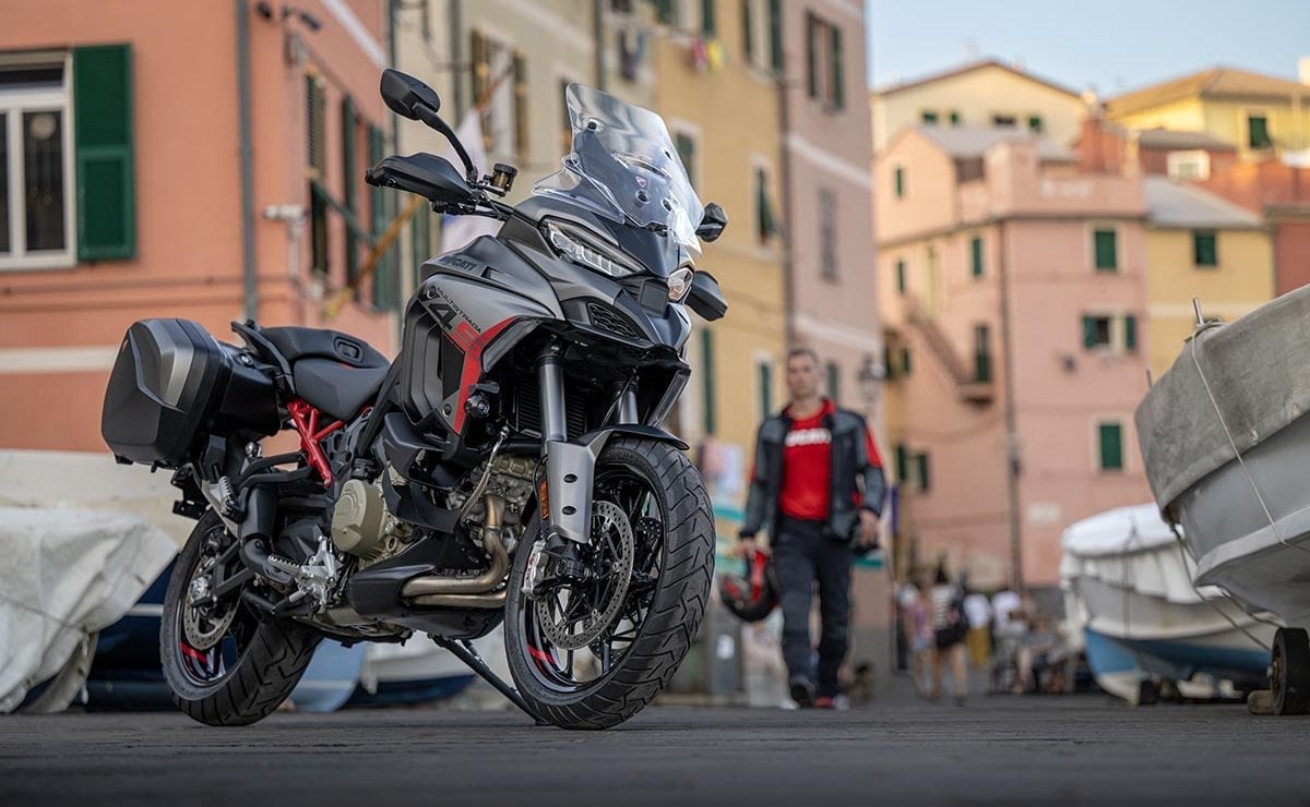 Descubre la Revolucionaria Ducati Multistrada V4 S Grand Tour: Innovación y Confort en un Solo Viaje MDP ducati multistrada grand tour2 Descubre la Revolucionaria Ducati Multistrada V4 S Grand Tour: Innovación y Confort en un Solo Viaje