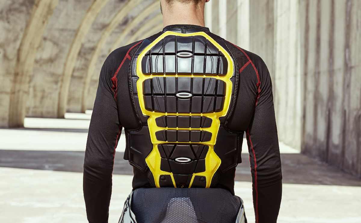 Italia Refuerza la Seguridad Vial: Obligatorio el Uso de Protecciones para Motociclistas MDP espaldera moto italia 1 Italia Refuerza la Seguridad Vial: Obligatorio el Uso de Protecciones para Motociclistas