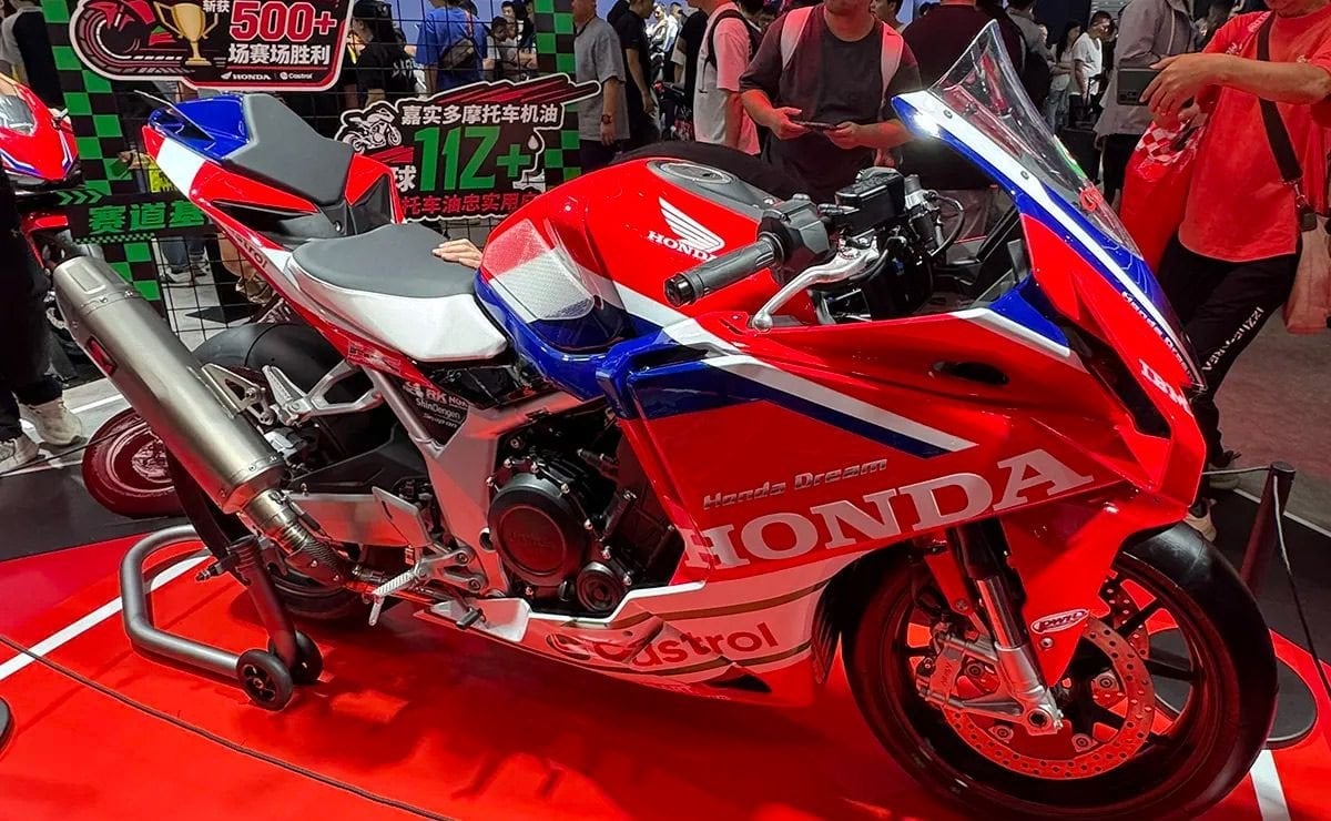 ¿Cómo Gestiona MotoGP las Lesiones de sus Pilotos en Plena Temporada? MDP honda cbr500 four hrc2 ¿Cómo Gestiona MotoGP las Lesiones de sus Pilotos en Plena Temporada?