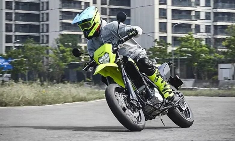 MDP kawasaki klx300sm2 Kawasaki KLX300SM ABS 2027: Más Seguridad sin Perder el Alma Supermoto