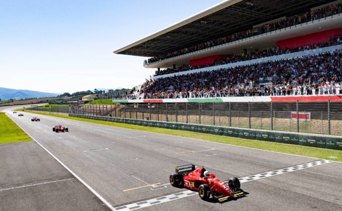 Un Viaje en el Tiempo: La Magia de los Autos Históricos Deslumbra en el Parque MDP los v10 y v8 de schumacher volvieron a r 1 Un Viaje en el Tiempo: La Magia de los Autos Históricos Deslumbra en el Parque