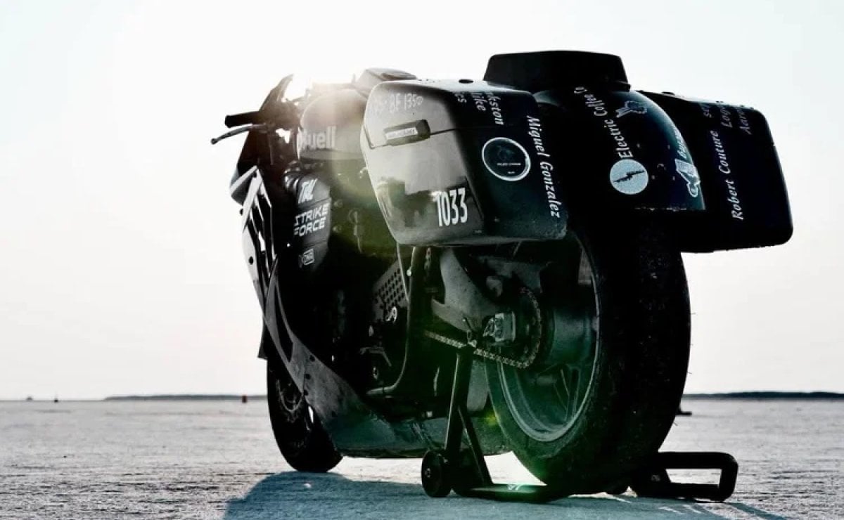 MDP moto buell leviathan 400cv3 Tecnología y Adaptaciones: Cómo los Pilotos Sin Movilidad en las Piernas Conquistan las Carreras