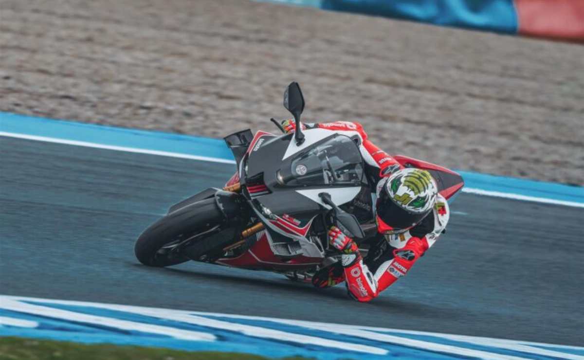 ¿El Efecto Giroscópico es el Secreto Mejor Guardado para Manejar en Curvas? MDP moto deportiva bimota kb998 rimini 2 ¿El Efecto Giroscópico es el Secreto Mejor Guardado para Manejar en Curvas?