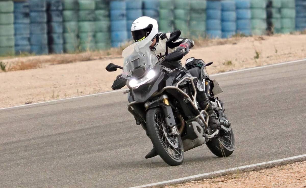 MDP triumph tiger 1200 fotos espia 4 Triumph Revela Nuevos Modelos: La Bonneville 400 Encabeza una Revolución sobre Dos Ruedas