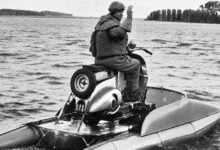 MDP vespa anfibia 5 cv 82 kg y una h lice pa 1200x740 1 La Vespa Moto Auga: El nuevo fenómeno anfibio que sorprende al mundo motociclista