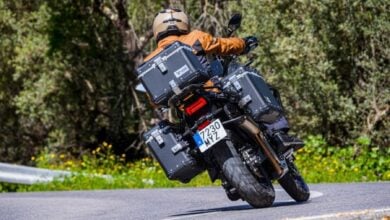 MDP viajar en moto accesorios2 Prepara Tu Moto Correctamente: Todo lo que Necesitas para un Viaje Seguro y Confortable