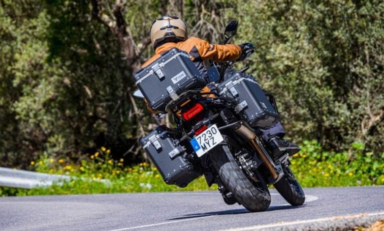 Prepara Tu Moto Correctamente: Todo lo que Necesitas para un Viaje Seguro y Confortable MDP viajar en moto accesorios2 Prepara Tu Moto Correctamente: Todo lo que Necesitas para un Viaje Seguro y Confortable