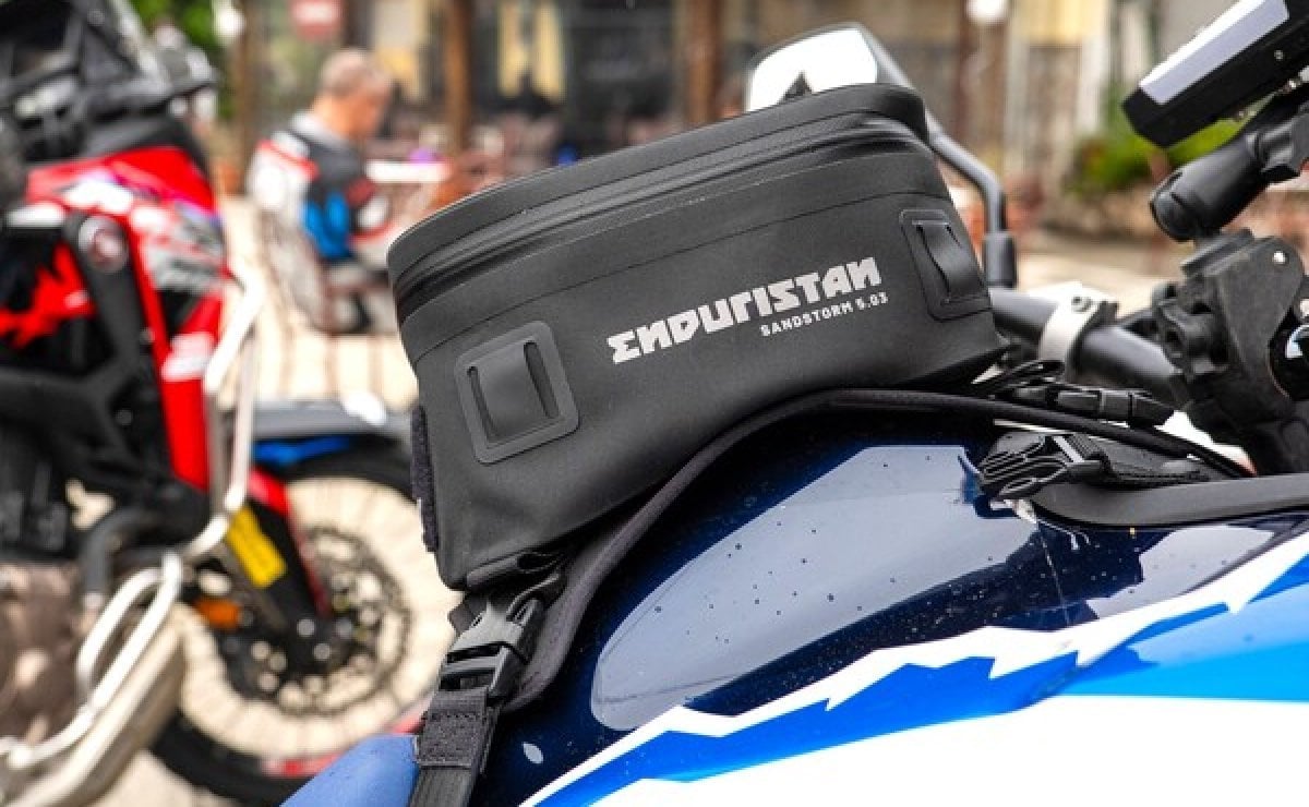 Prepara Tu Moto Correctamente: Todo lo que Necesitas para un Viaje Seguro y Confortable MDP viajar en moto accesorios3 Prepara Tu Moto Correctamente: Todo lo que Necesitas para un Viaje Seguro y Confortable