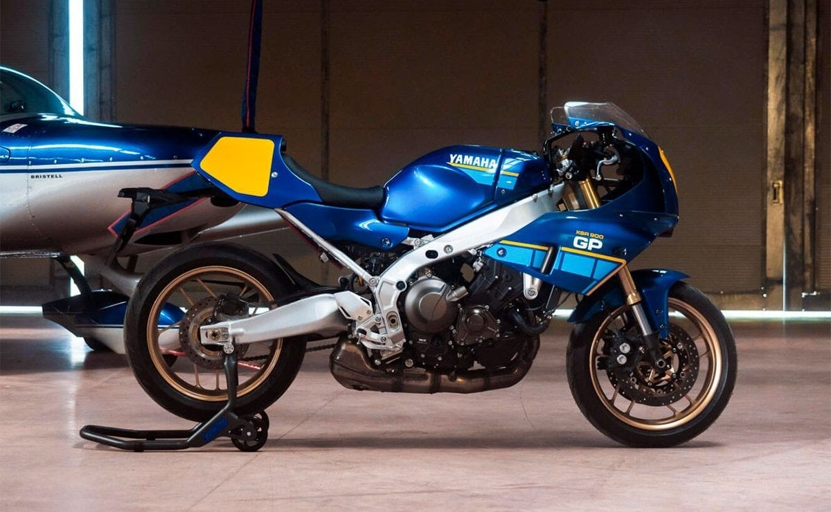 Yamaha XSR900 GP 2027: Un homenaje sobre ruedas a Christian Sarron con Legend Blue MDP yamaha xsr900 legend blue2 Yamaha XSR900 GP 2027: Un homenaje sobre ruedas a Christian Sarron con Legend Blue