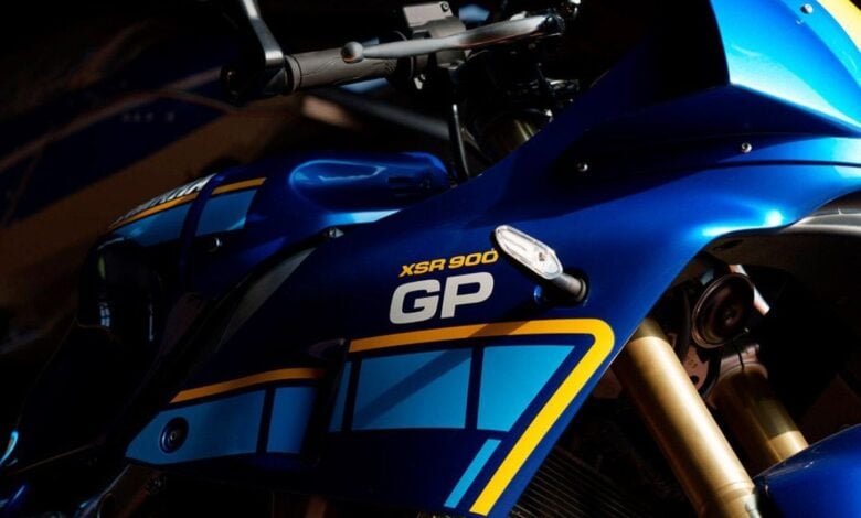 Yamaha XSR900 GP 2027: Un homenaje sobre ruedas a Christian Sarron con Legend Blue MDP yamaha xsr900 legend blue3 Yamaha XSR900 GP 2027: Un homenaje sobre ruedas a Christian Sarron con Legend Blue
