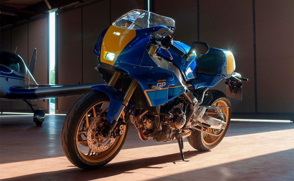 Yamaha XSR900 GP 2027: Un homenaje sobre ruedas a Christian Sarron con Legend Blue MDP yamaha xsr900 legend blue4 Yamaha XSR900 GP 2027: Un homenaje sobre ruedas a Christian Sarron con Legend Blue