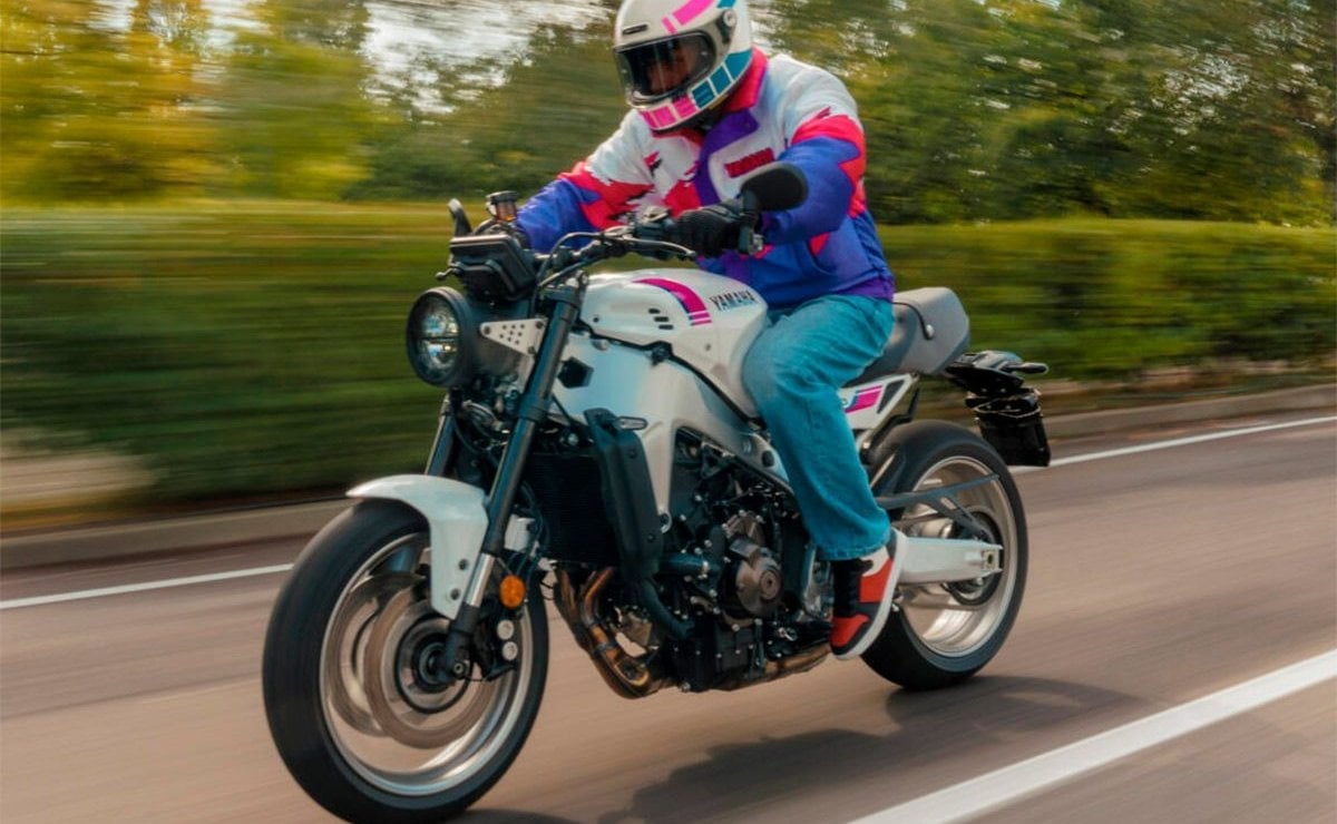 MDP yamaha xsr900 pink2 La Nueva Yamaha XSR900 2027: Una Revolución Neon White